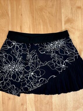 TAIL Tennis Golf Black Floral Fit & Active Pleated Mini Skirt